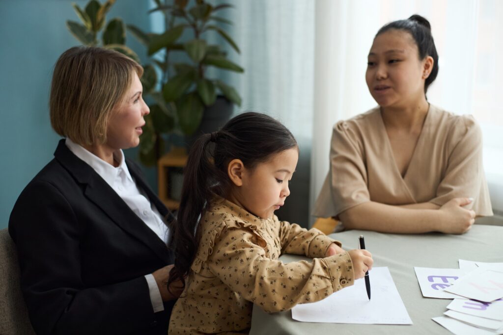 Educating Young Child with Teacher and Parent Observing